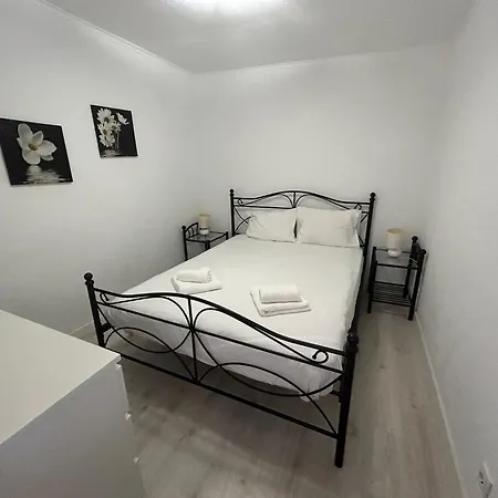 Typical Bica Apartment Lisbon Exterior photo